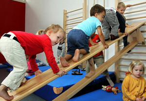 Mut, Ausdauer, koordinative Fertigkeiten: das lernen schon die Kleinsten mit viel Spaß im Sportverein. Foto: picture-alliance