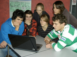 Junge Ehrenamtliche können mit dem kostenlosen Trainingsprogramm ihr Projekt verwirklichen. Foto: dsj