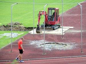 Geld für notwendige Sanierungsmaßnahmen zu erhalten, wird für Sportvereine immer schwieriger. Foto: picture-alliance